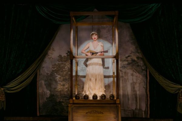 Taylor Swift toured Europe and museums were… Ready for it!